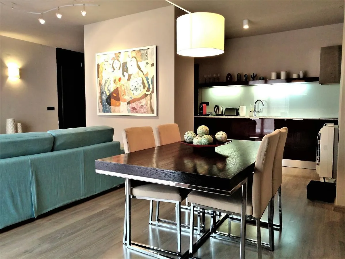 Baratero Terrasse Apartment + Free Parking location